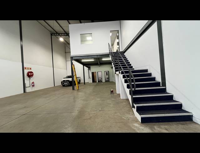 246M² WAREHOUSE TO LET IN MEADOWDALE